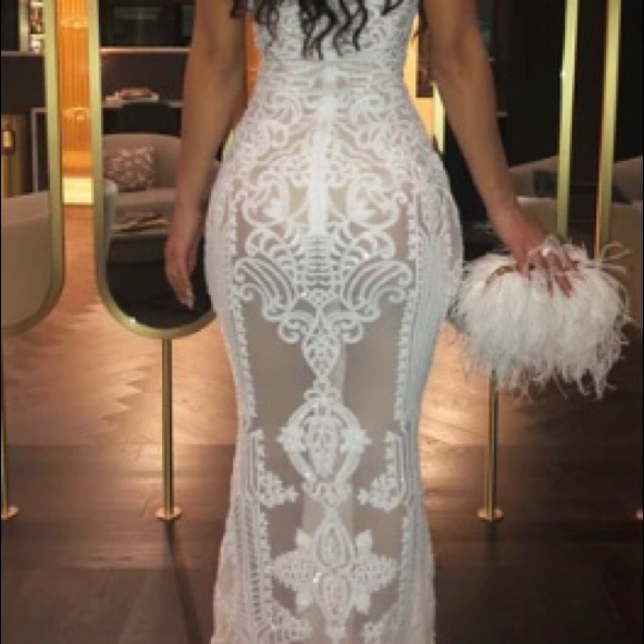 A stunning, head turning, white mesh gown. - Picture 4 of 4